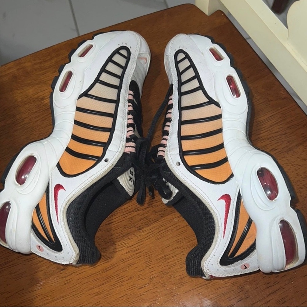 Nike Air Max Tailwind 4 Shoes White Orange Black. Size 8.5